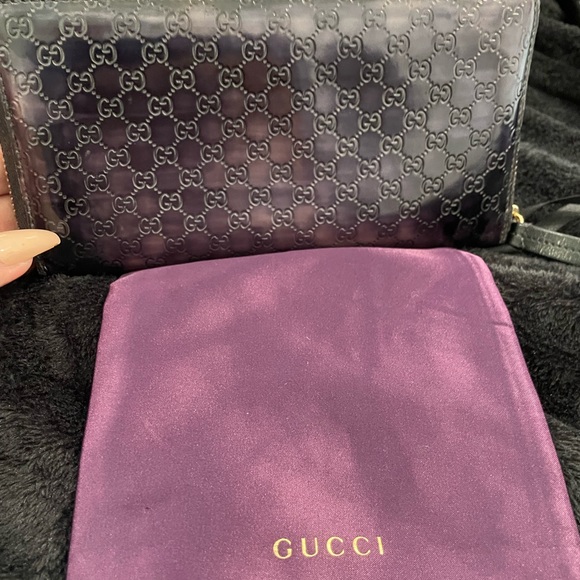 Gucci zip around wallet💜💜EUC - Picture 1 of 6